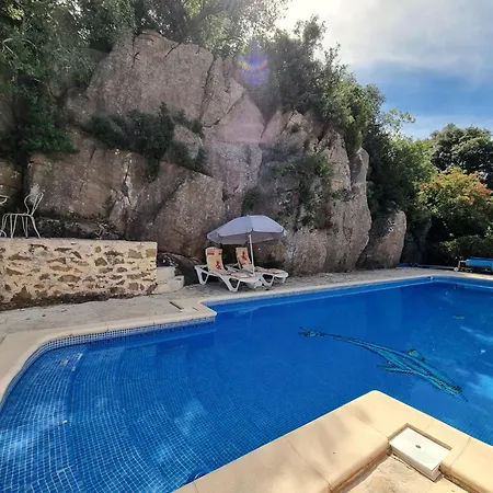 La Roche 10 * Aigues-Vives (Herault)