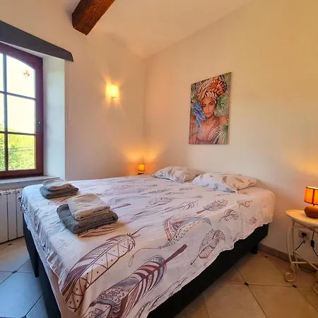 La Roche 10 * Aigues-Vives (Herault)