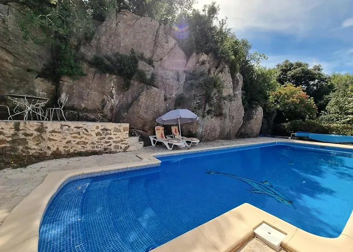 La Roche 10 * Aigues-Vives (Herault)